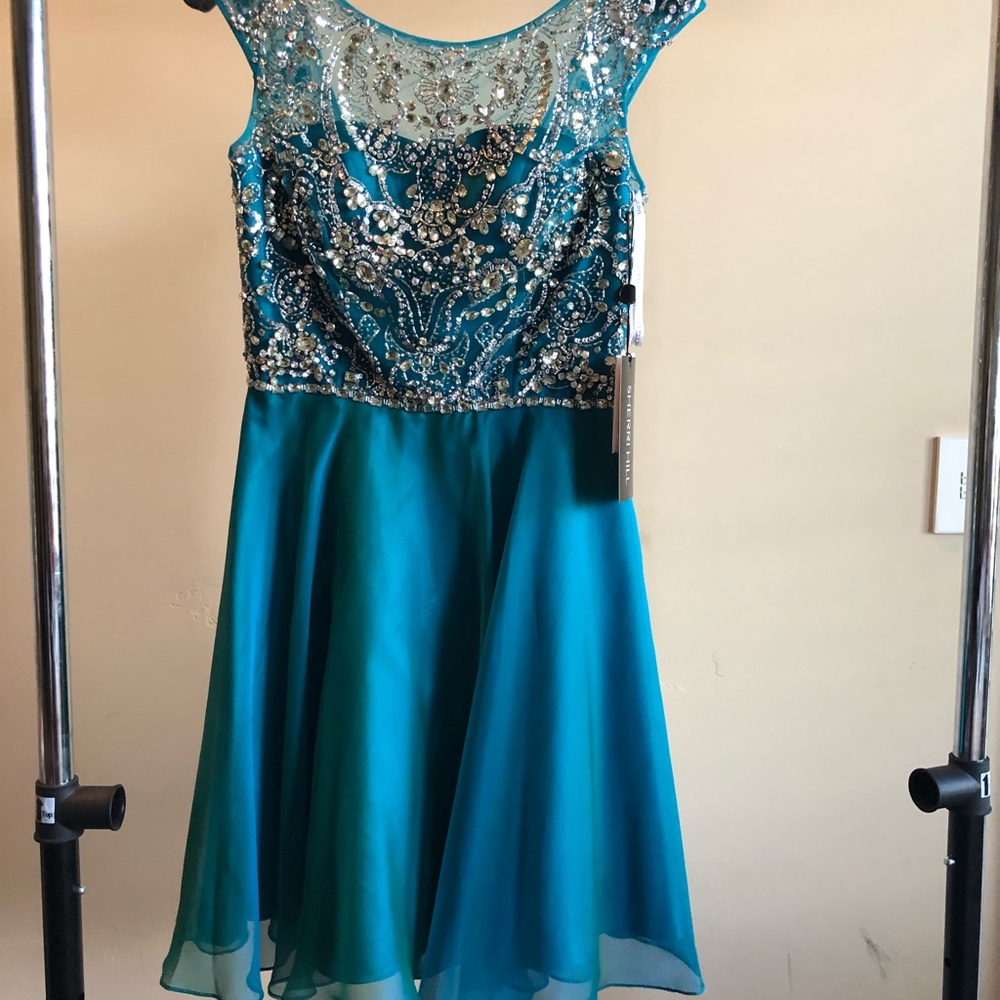 BRAND NEW NEVER WORN SHERRI HILL DRESS